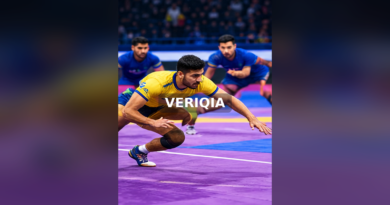 Kabaddi raider lunging toward the line with defenders in pursuit